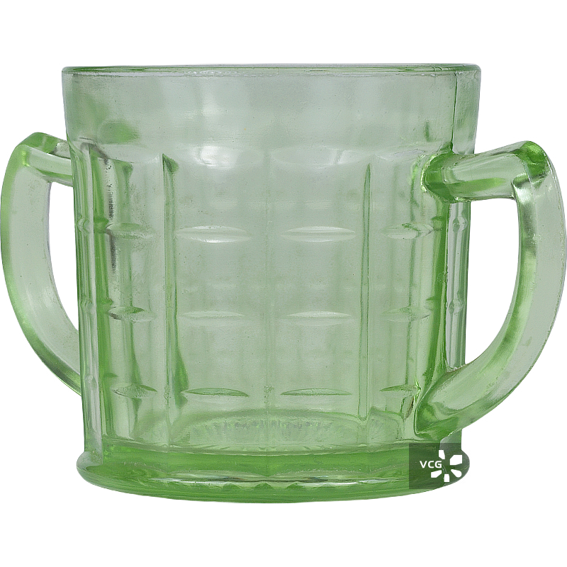 绿色玻璃杯图片素材