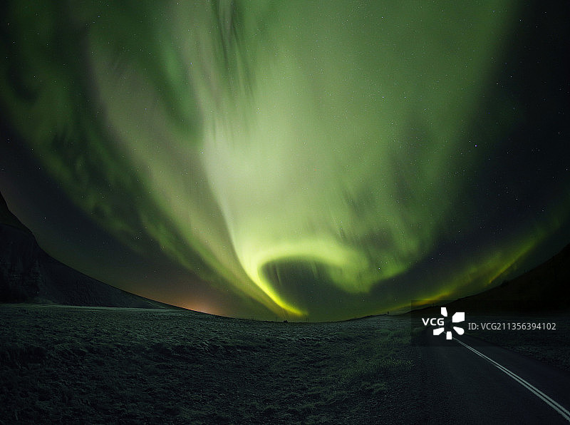 冰岛西部地区，夜晚天空下的风景图片素材