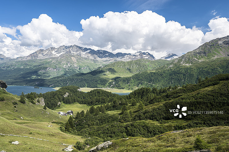 瑞士，Sils im Engadin, Grevasalvas，山景与天空相映图片素材