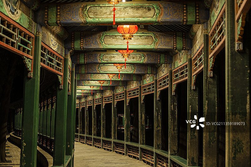 北京颐和园长廊夜景照明图片素材