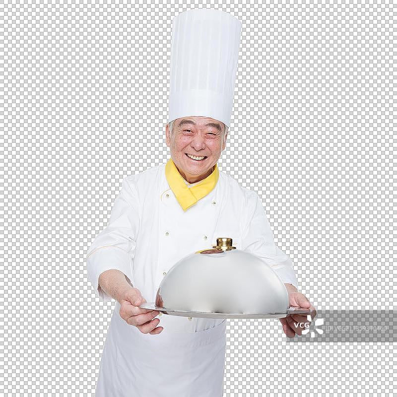一个穿着厨师服的老年男人拿着餐具图片素材