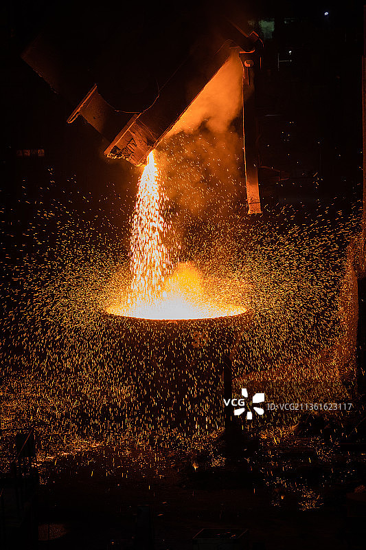 劳动生产钢铁炼钢工业制造图片素材
