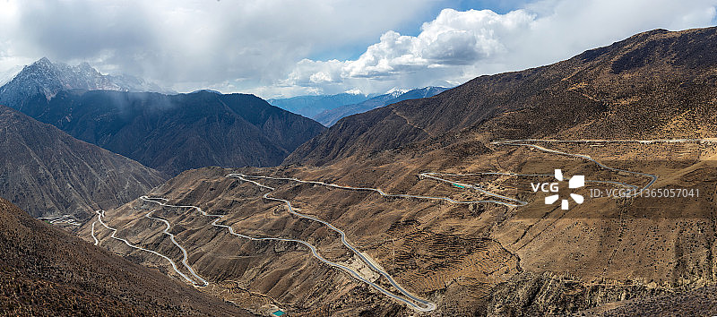 川藏公路318国道怒江72拐图片素材