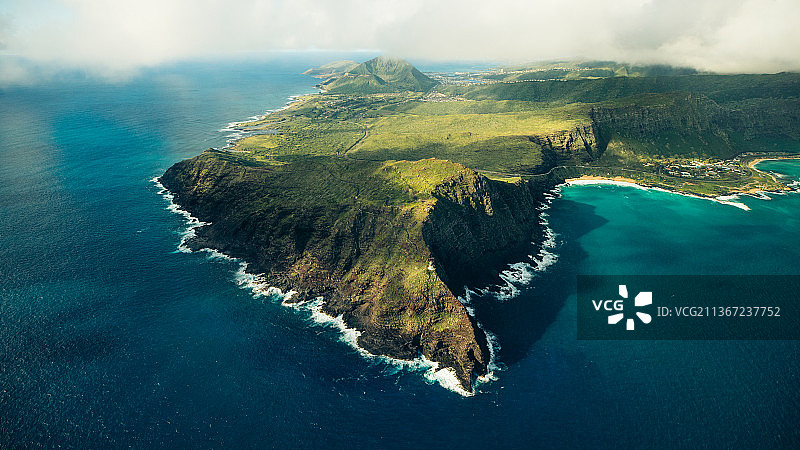 瓦胡岛的西南灯塔，海天相映的鸟瞰图，夏威夷，美国，美国图片素材