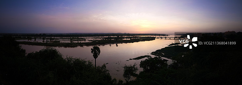航拍尼日尔河在尼亚美日落尼日尔图片素材