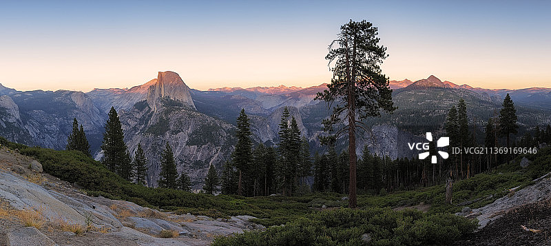 半圆顶，日落时天空映衬下的山景，加利福尼亚，美国，美国图片素材