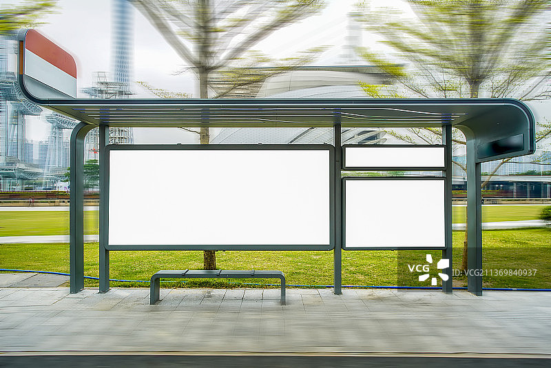 公交站亭白色空白灯箱广告图片素材