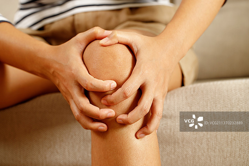 老年人或膝盖疼痛的高危人群图片素材