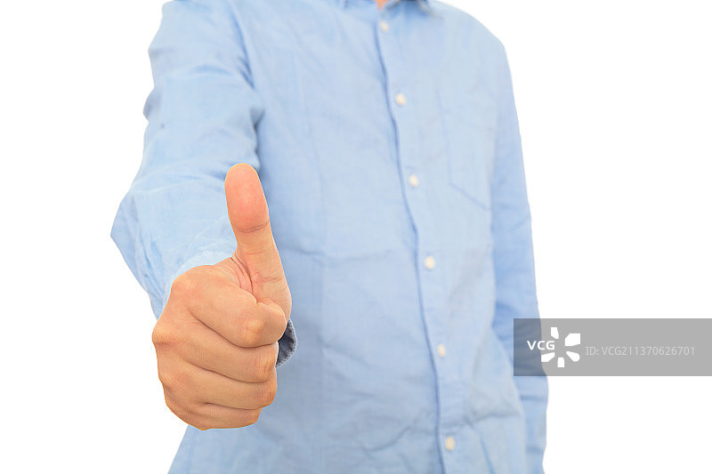 穿着蓝色衬衣的男士竖起大拇指图片素材