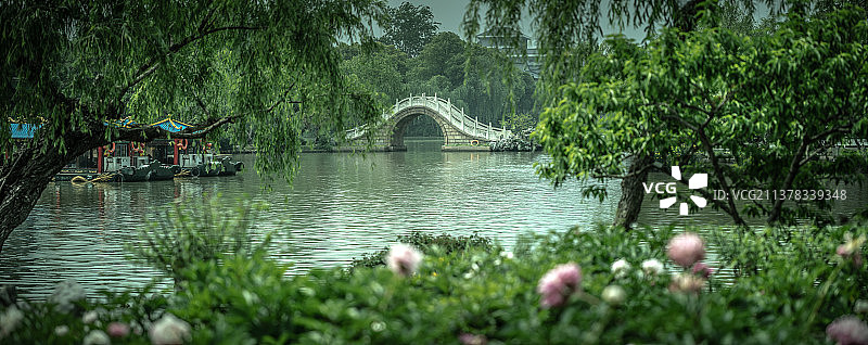 扬州瘦西湖拱桥图片素材