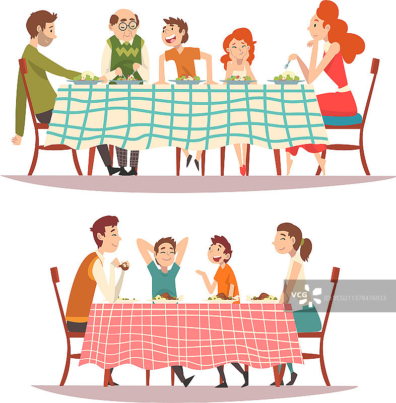 幸福的家庭坐在厨房的餐桌旁图片素材
