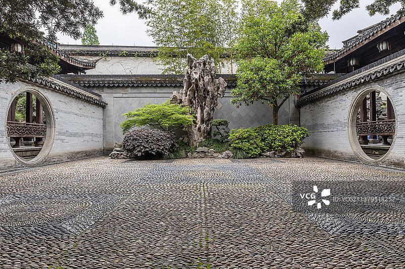 杭州胡雪岩故居的院墙和圆门洞图片素材