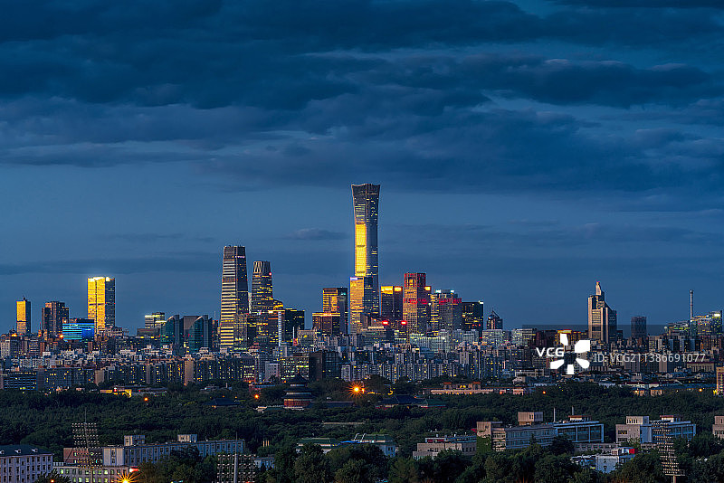 高角度拍摄北京城市天际线夜景图片素材