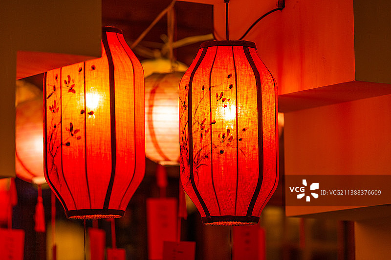 中国春节、元宵节夜晚的美丽灯笼图片素材