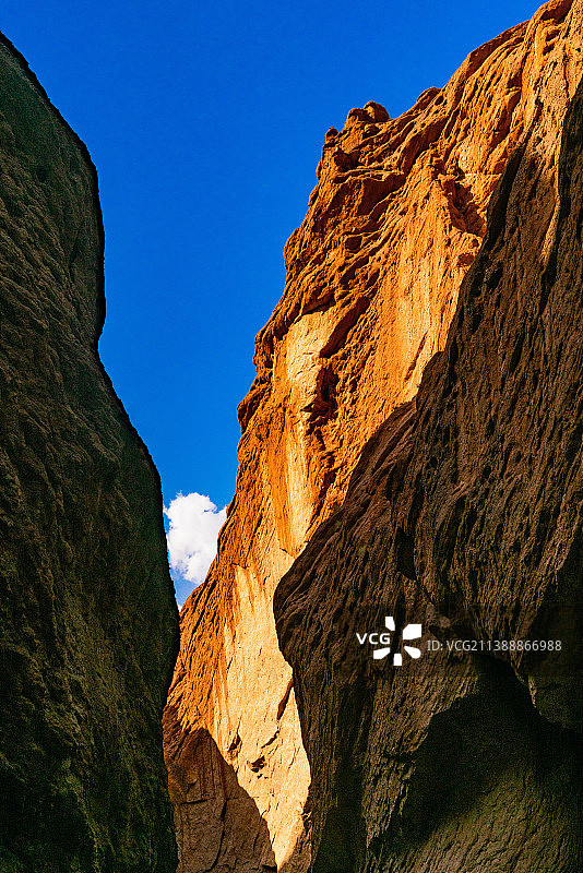 新疆阿克苏地区独库公路南段库车天山神秘大峡谷景区图片素材