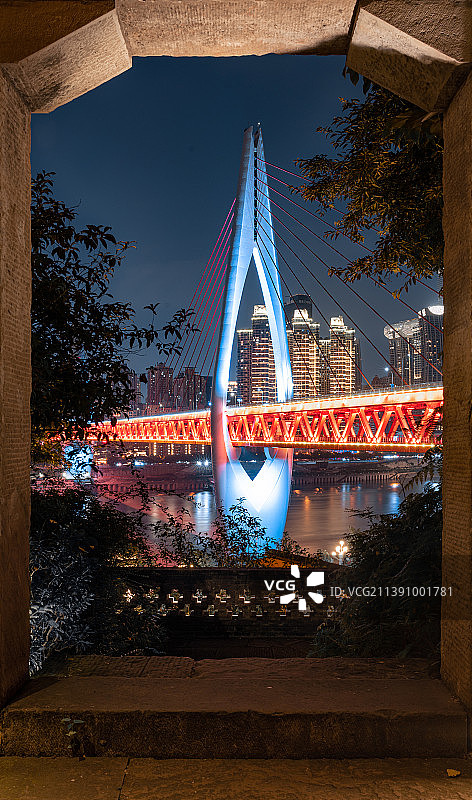 重庆市长江东水门大桥夜景图片素材