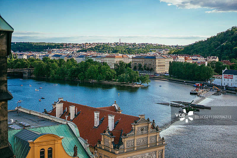 美丽的捷克布拉格，城市景观与伏尔塔瓦河自然风光图片素材