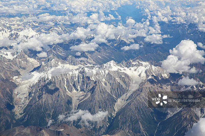 航拍青藏高原雪山图片素材