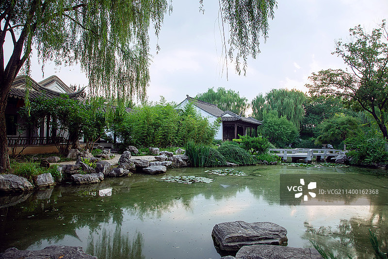 湖边的古典建筑,中式园林,景观设计图片素材