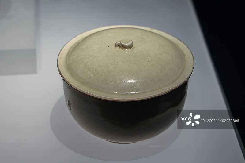 北宋定窑陶瓷文物：白釉盖碗图片素材