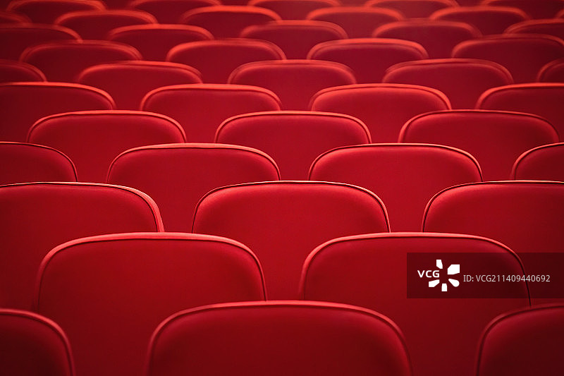 红色空椅子的全画幅拍摄图片素材