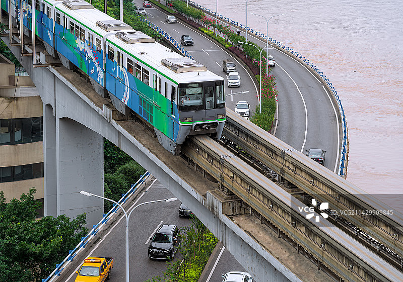 重庆轻轨交通运输轨道列车运行高空穿梭图图片素材