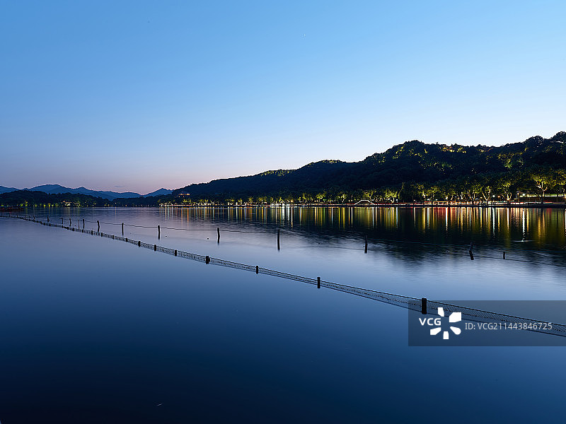 杭州西湖北山路夜景图片素材
