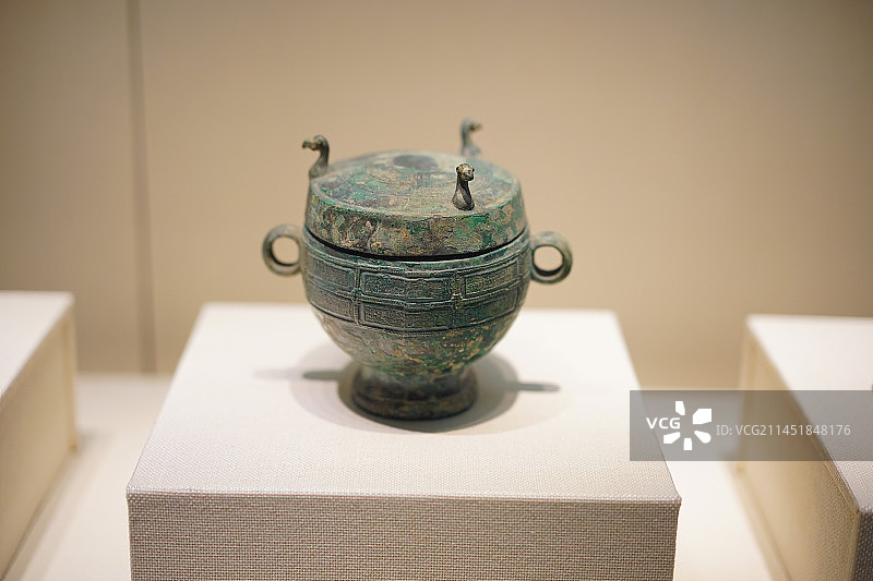 河北博物院藏战国燕国椭圆形铜簋图片素材