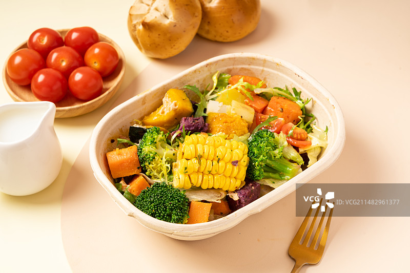 碗里的蔬菜沙拉图片素材