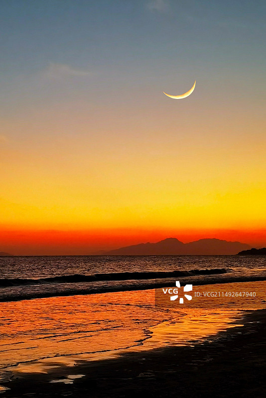 日落·弯月·大海图片素材