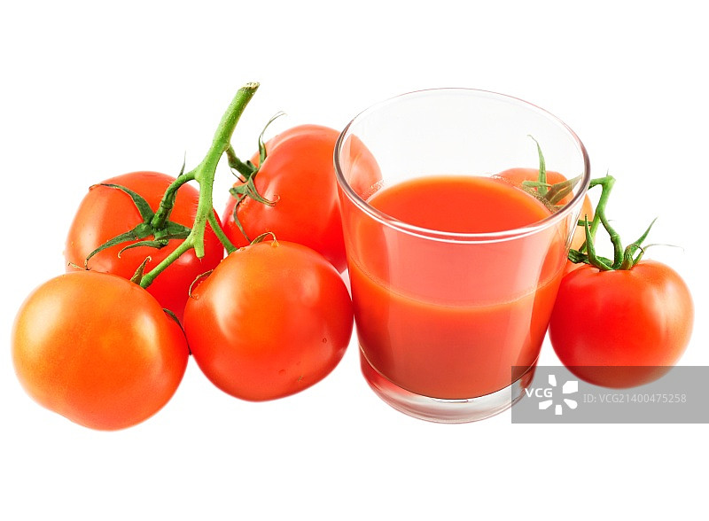 一杯西红柿汁和新鲜的西红柿图片素材
