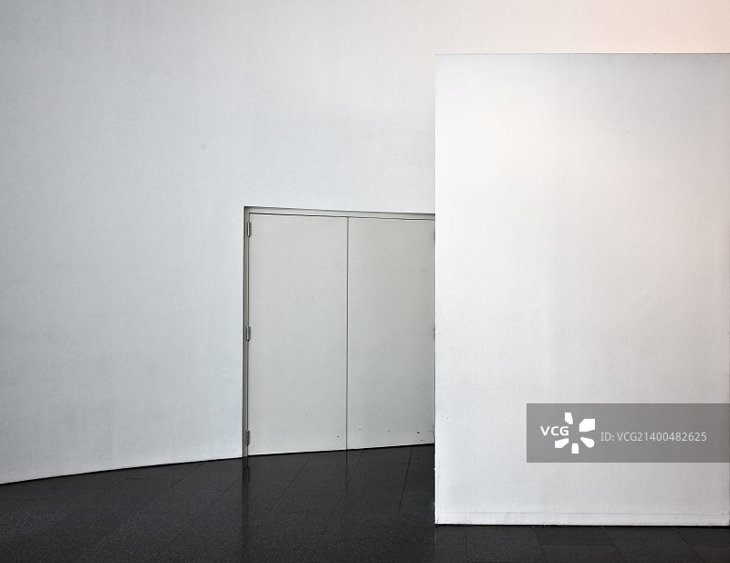 白色空白墙与门照片图片素材