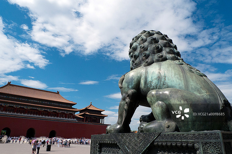 北京故宫太和殿前狮子雕像图片素材