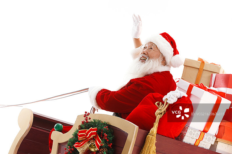 圣诞老人驾着雪橇派送礼物图片素材