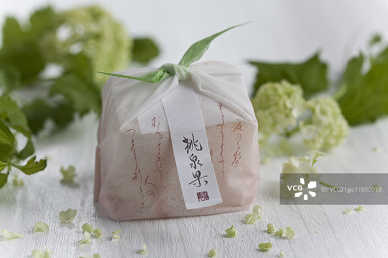 桃子果冻(日本糖果)作为礼物图片素材