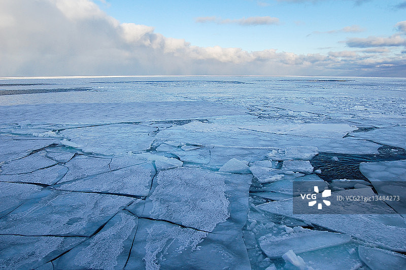 加拿大魁北克省圣劳伦斯湾破裂的冰图片素材