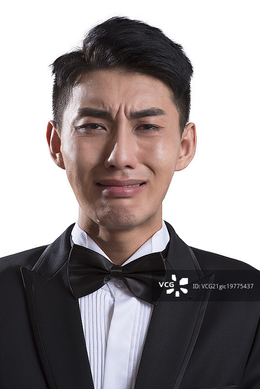 Portrait of young groom crying图片素材