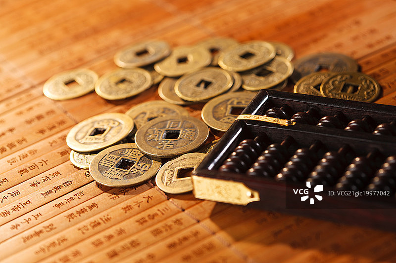 算盘和铜钱图片素材