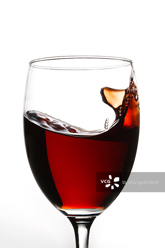 酒杯里的红酒图片素材