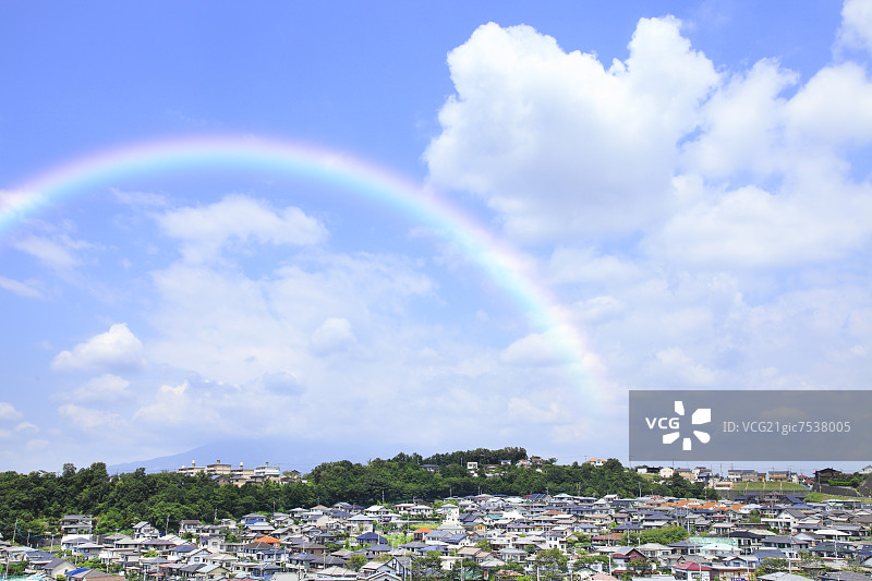 静冈县的住宅区和彩虹图片素材
