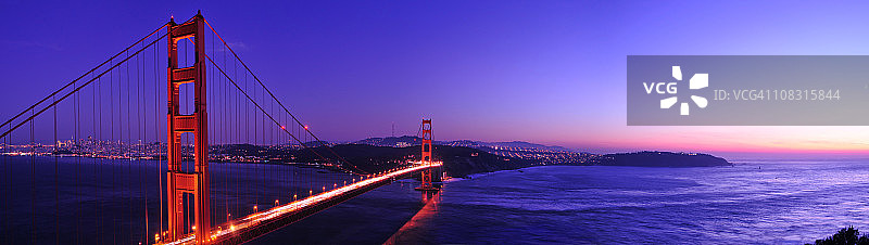 金门大桥和旧金山的日落图片素材