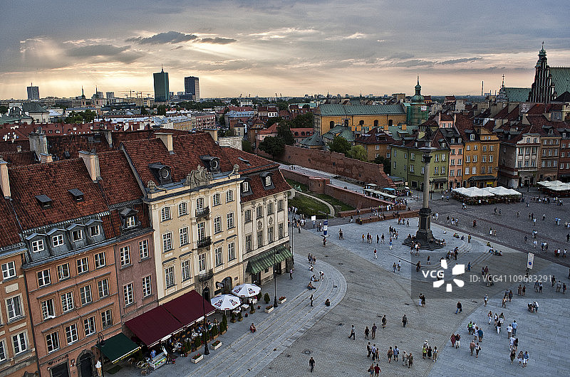 日落时分的华沙城堡广场图片素材