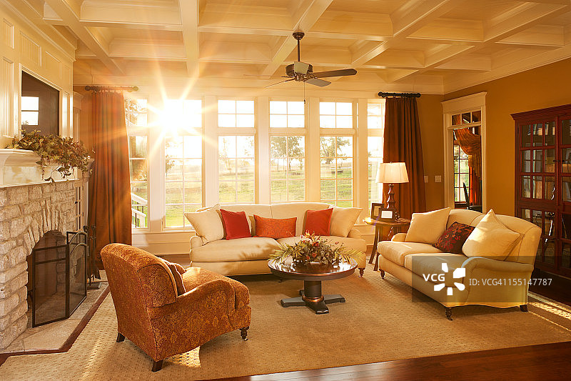 温馨优雅，阳光普照的客厅。图片素材