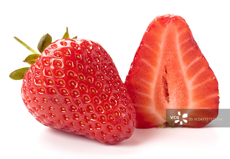 新鲜草莓，孤立在白色背景上图片素材