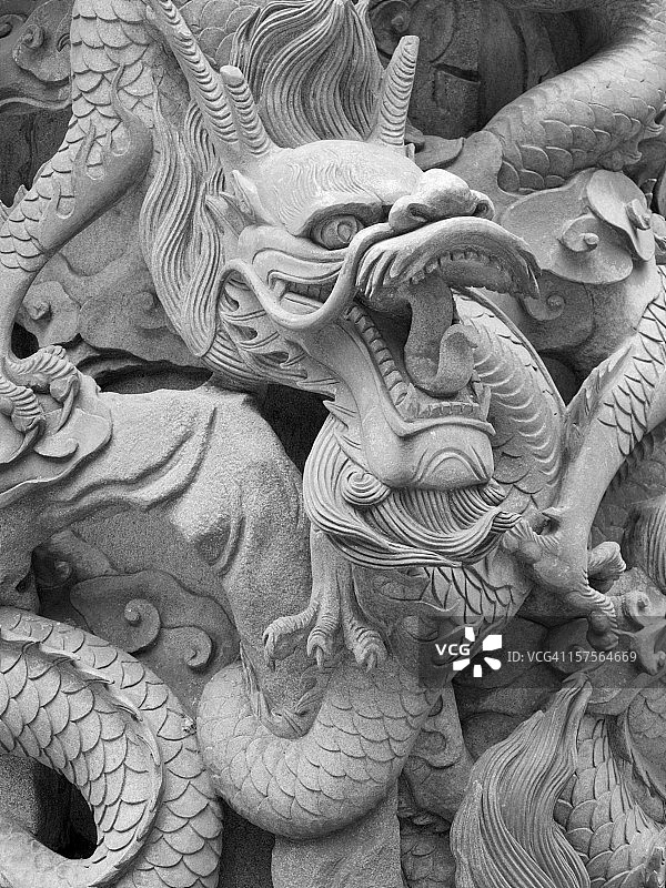 花岗岩雕塑中的中国龙图片素材