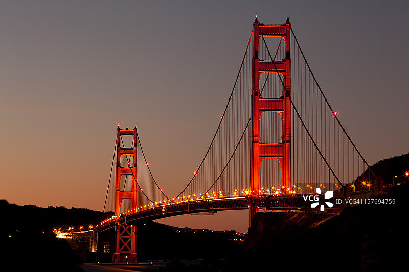黎明前的金门大桥图片素材