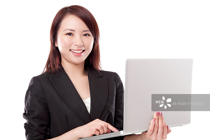 中国女商人在笔记本电脑上工作，微笑的白色背景图片素材