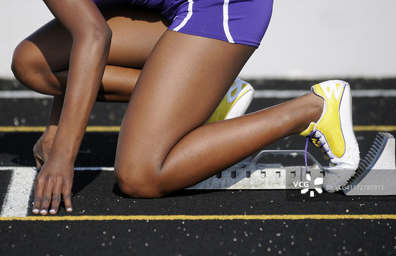 女短跑运动员准备比赛图片素材