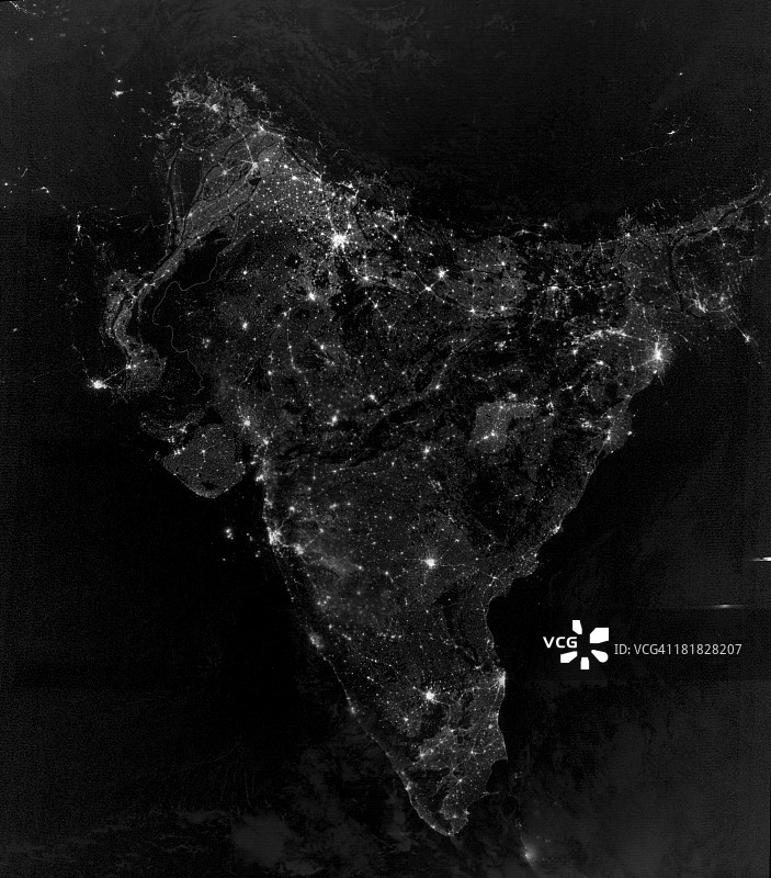 2012年11月12日——印度城市、村庄和公路灯光的卫星视图。图片素材