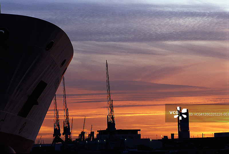 比利时，安特卫普，安弗斯，码头上的船，日落图片素材